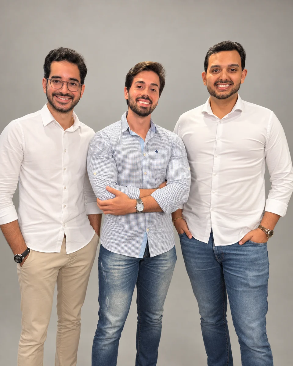 Três integrantes da equipe CMD Solar juntos